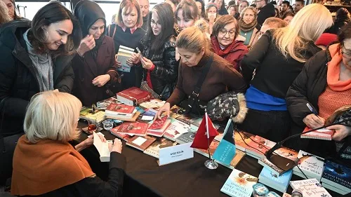 Ayşe Kulin Okuyucularıyla Buluştu 