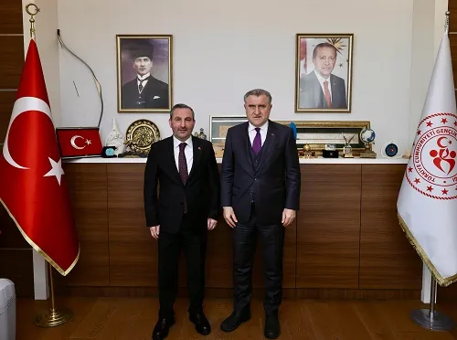 SULTANBEYLİ’DE GENÇLİK VE SPOR YATIRIMLARI HIZ KAZANACAK