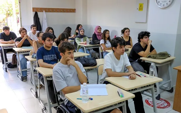 ÜNİVERSİTE HAZIRLIK KURSLARI YENİ DÖNEME BAŞLADI