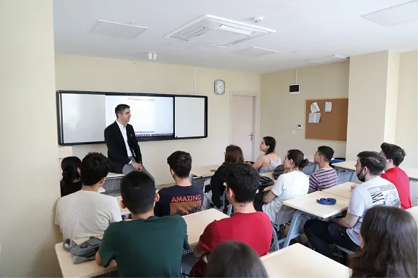 Kartal Akademi Öğrencilerinden Üniversite Sınavlarında Büyük Başarı 